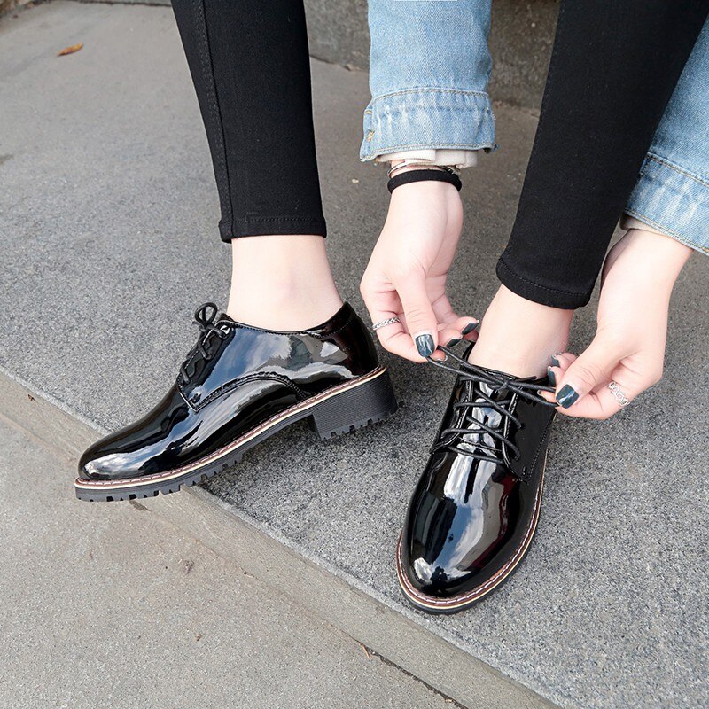 Chaussures décontractées en cuir solide pour femmes, chaussures plates automne-hiver oxford pour femmes, chaussures à lacets à semelle épaisse et à bout rond