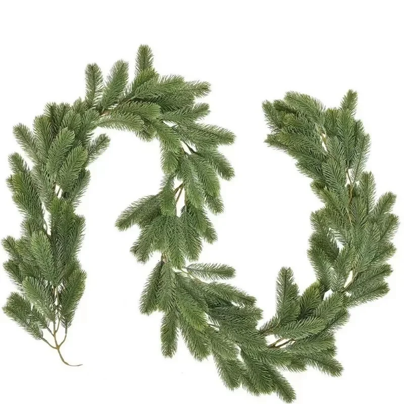Kerstdecoratie: dennennaalden, cipressenbladeren, dennenboombladeren, nep-deurhanger, nep-rotanwanddecoratie