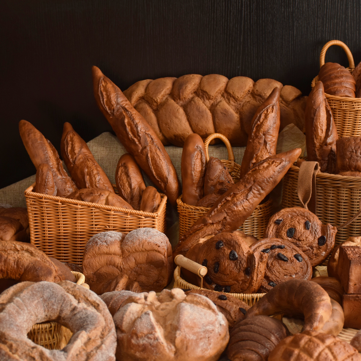 PU Simulation European Bread Model,Simulation Black Wheat Bread, Buckwheat Bread Model,Baking Shop Decoration Props,Food Model