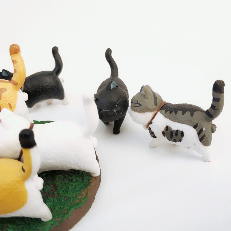 Figuras de miniaturas de animales en PVC, 1 Uds., figuras de gatos con cascabel japonés, adornos artesanales creativos para decoración del hogar