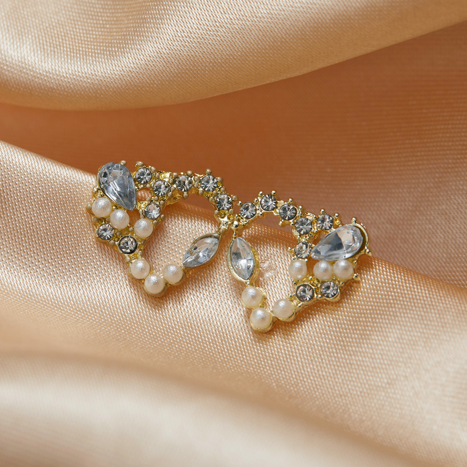 Eenvoudige Imitatie Parel Liefde Hart Oorbellen Voor Vrouwelijke Temperament Stud Oorbellen 2024 Trendy Elegante Mode Bruiloft Sieraden: Goud-kleur