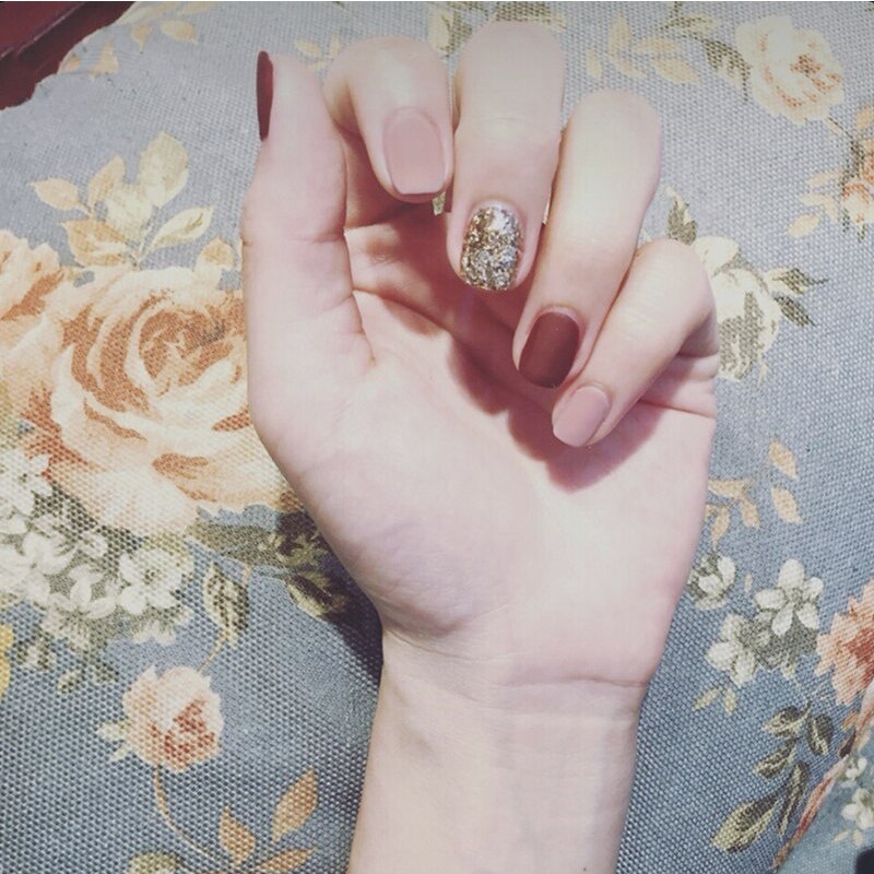 24 stks/set Korte Gold Glitter Kunstnagels Pre Vierkante Gemengde Paars Grey Matte Nep Nagels Druk Op Kunstmatige nail Tips Tool