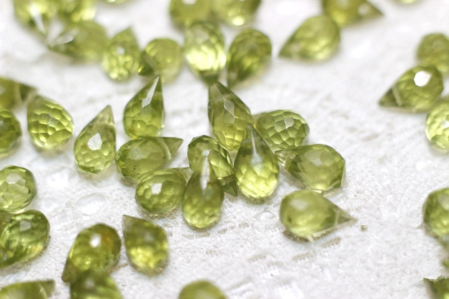 10pz branelli allentati verde peridot goccia sfaccettato 4-6mm per gioielli FAI DA TE che fanno FPPJ commercio tutto'ingrosso perline natura gioiello di pietra