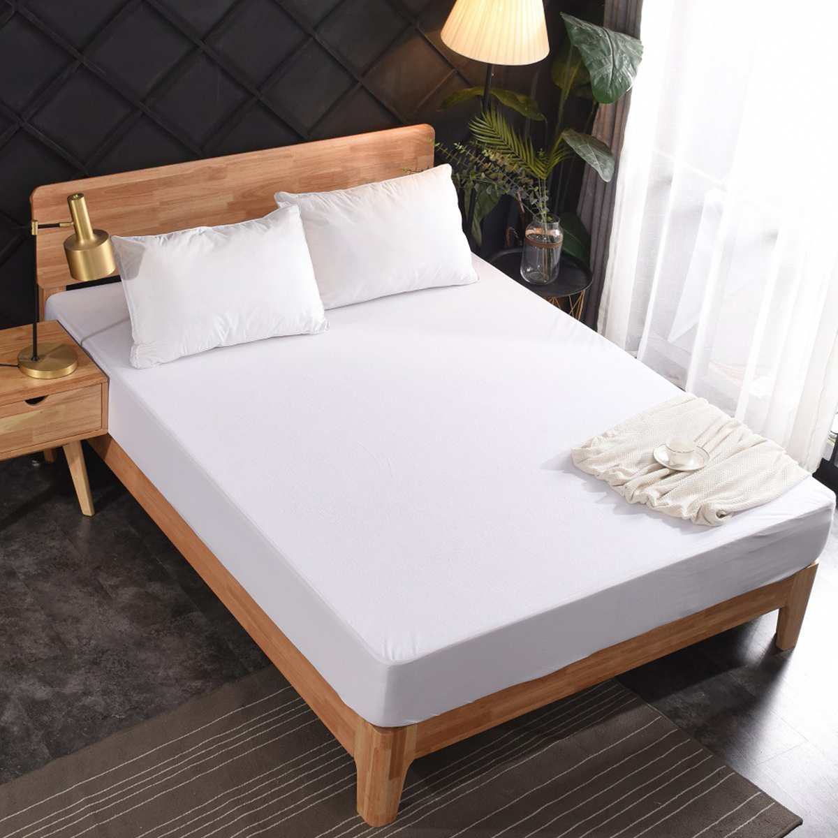 Waterproof and Stain Resistant Mattress Protector Bed Bug Proof Washable Hypoallergenic Mattress Covers White package edge