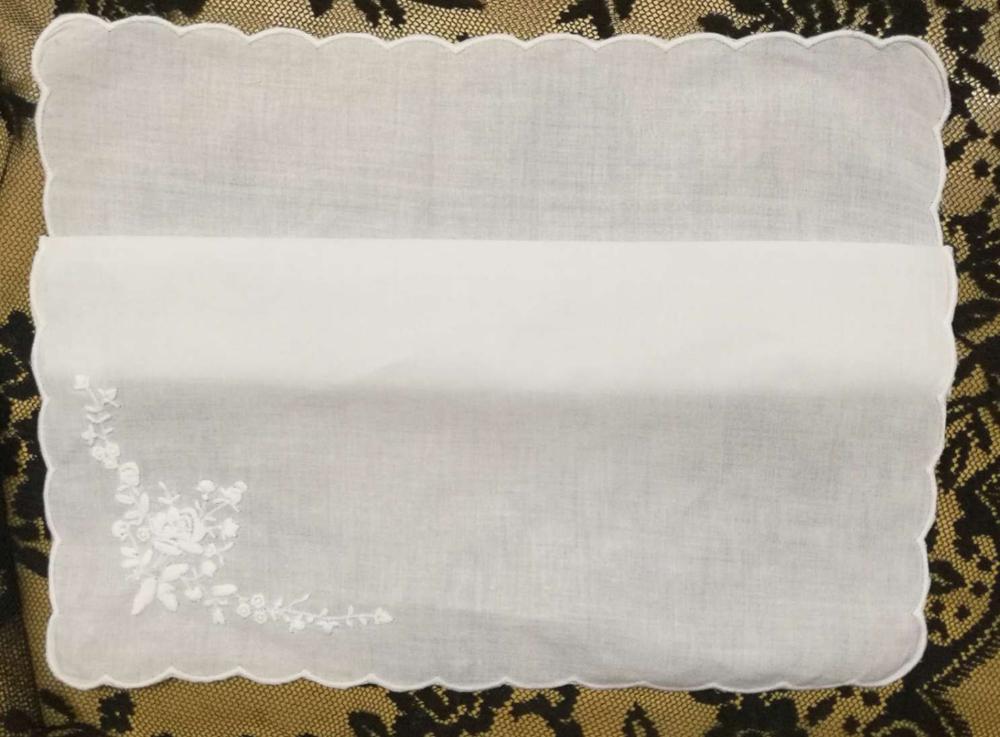 Set  of 12 vita bomull dam näsdukar 12- tums bröllopsnäsduk kvinnor näsduk med scallooed kanter &amp; broderade blommor: Default Title