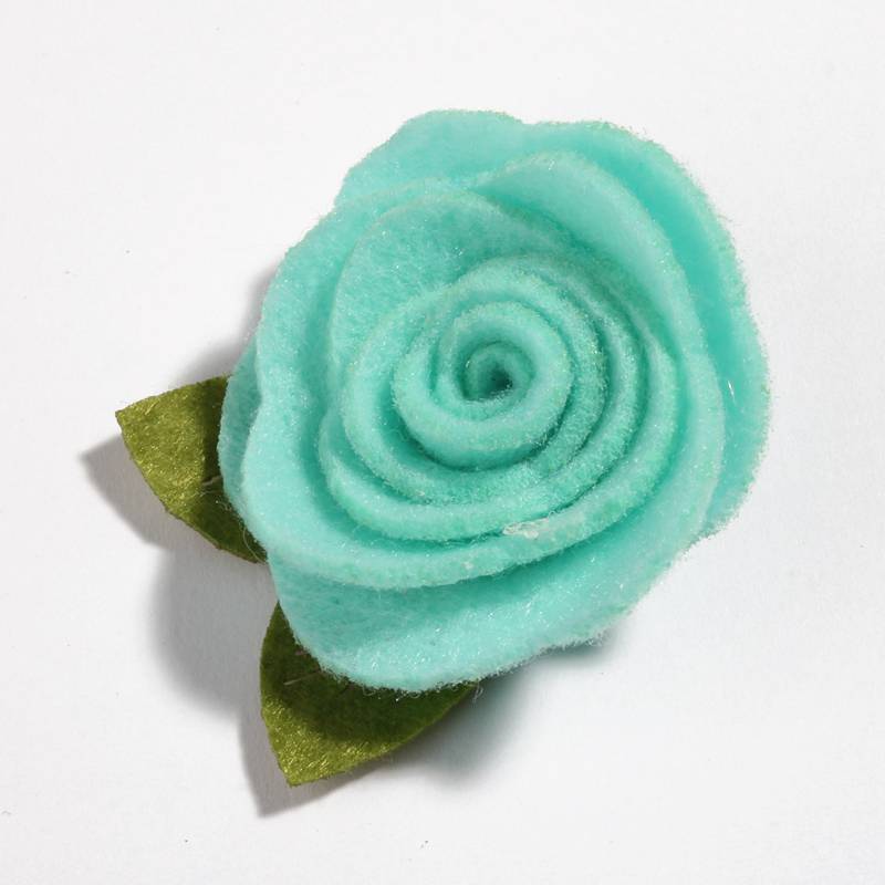 Flores de tela no tejidas de fieltro con hojas verdes para la cabeza, accesorios para el cabello, rosas enrolladas bonitas, 5CM, 10 Uds.: N / With Clip