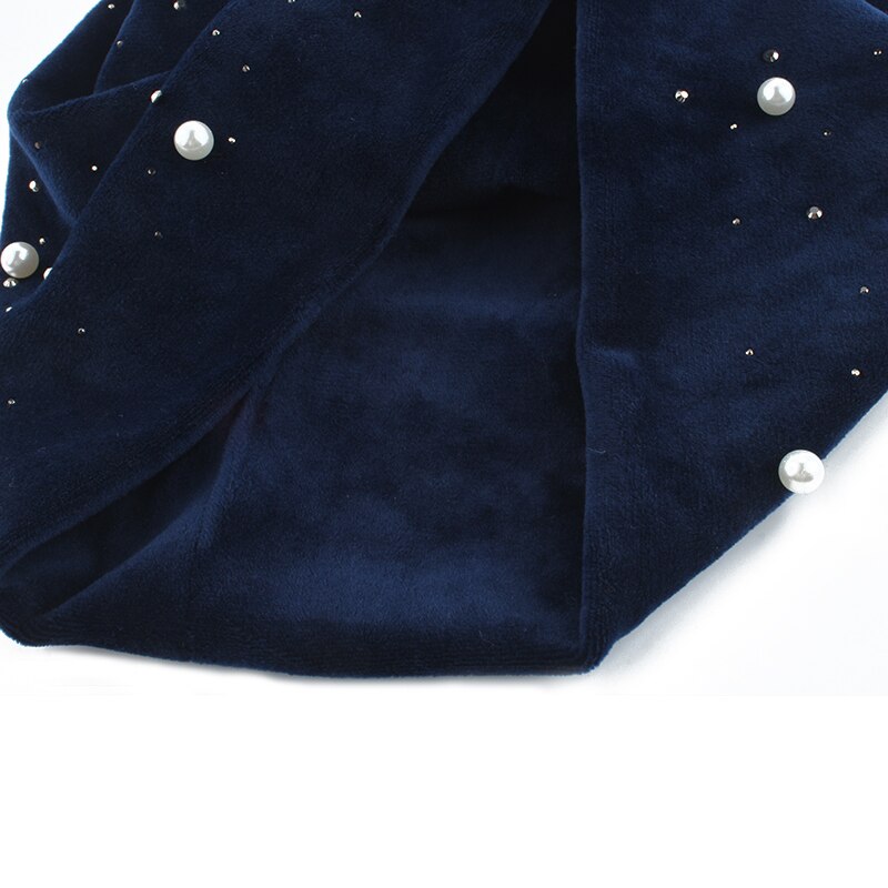 Gorros de terciopelo con diamantes de imitación y perlas para mujer, sombrero cálido y suave, de invierno, novedad de