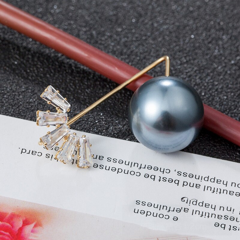 neue Perle Brosche Anti-Blendung Kleidung Festen Stift Blume Strass Metall Stifte Schnalle Broschen für Frauen Zubehör: 2